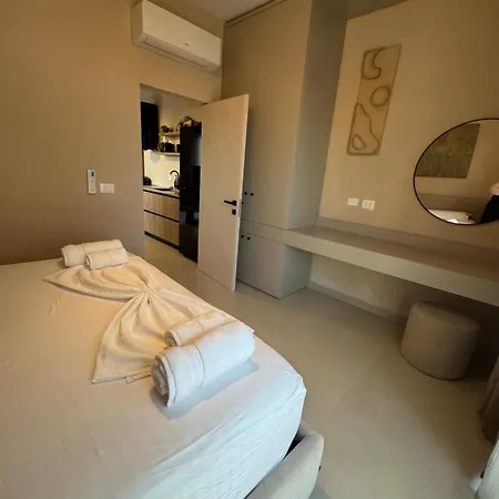 Διαμέρισμα The Azure Breeze Beachfront Escape *
