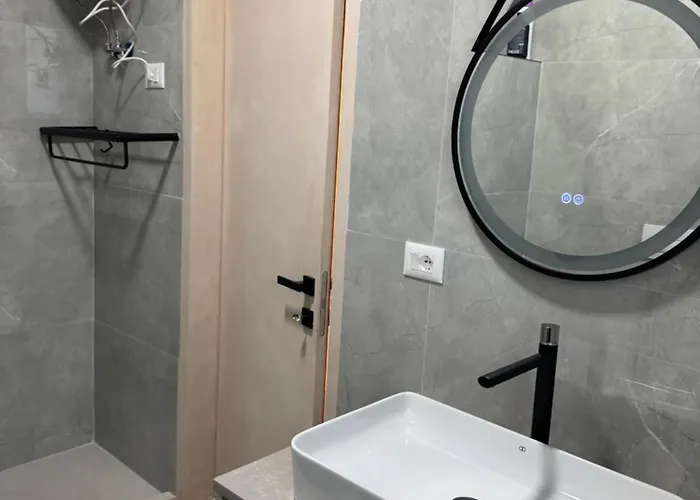 The Azure Breeze Beachfront Escape Apartamento *