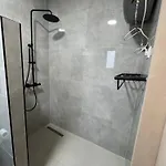 Apartament The Azure Breeze Beachfront Escape