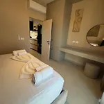 Apartament The Azure Breeze Beachfront Escape *