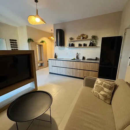 The Azure Breeze Beachfront Escape * Golem (Tirana)