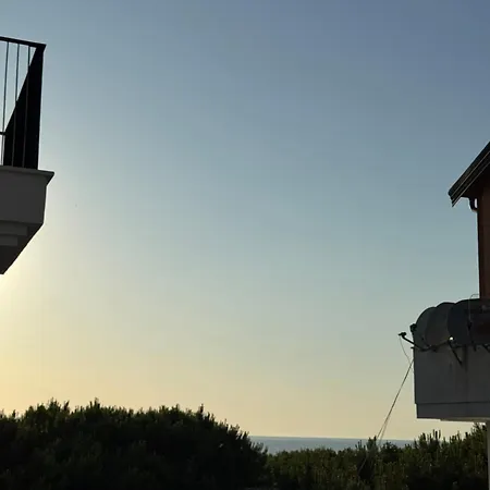 The Azure Breeze Beachfront Escape Apartament