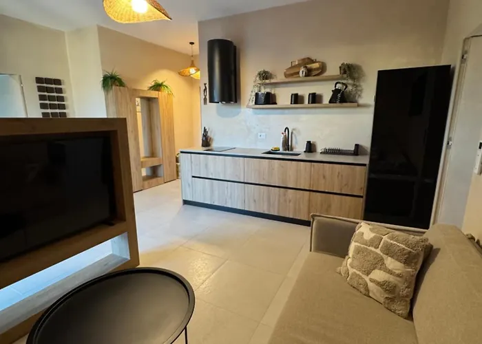 The Azure Breeze Beachfront Escape * Golem